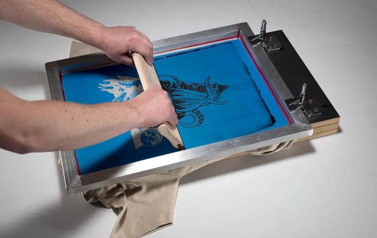 The Art of Custom Screen Printing on T-Shirts 
