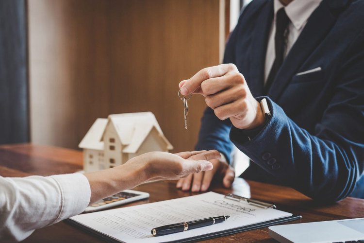 The Role of a Real Estate Finance Solicitor in Today's Market