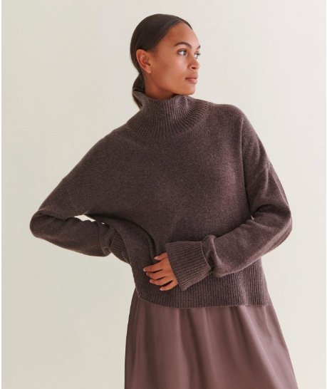 Indulge in Luxury: The Timeless Appeal of Cashmere Jumpers for Women