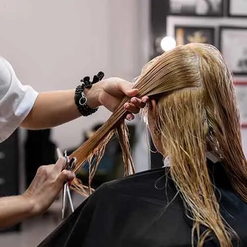 How Do Professionals Determine The Perfect Blonde Shade For You?