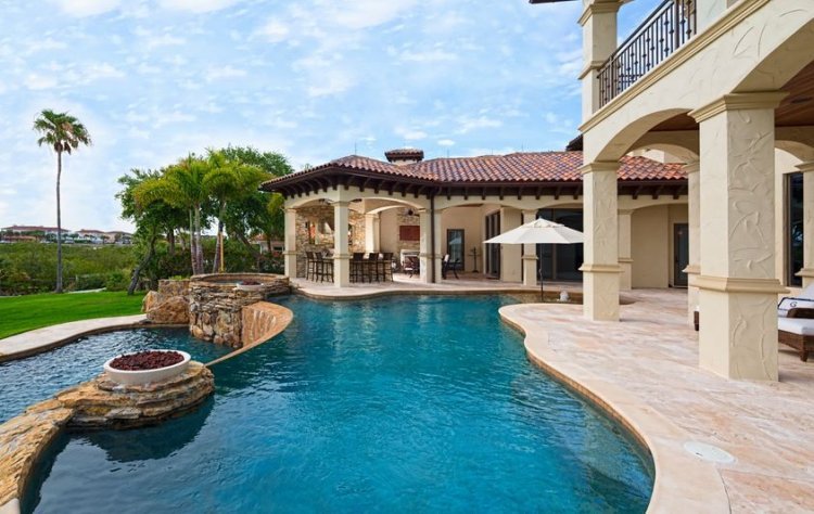 Keeping Your Frisco Pool Sparkling: A Spring Cleaning Guide