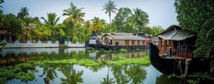 Which season is best for Kerala Tour