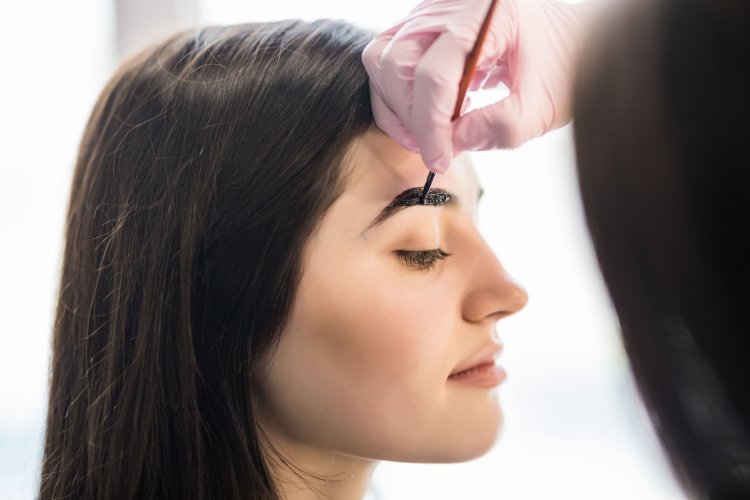 Elevate Your Look: Expert Eyebrow Treatment in Riyadh