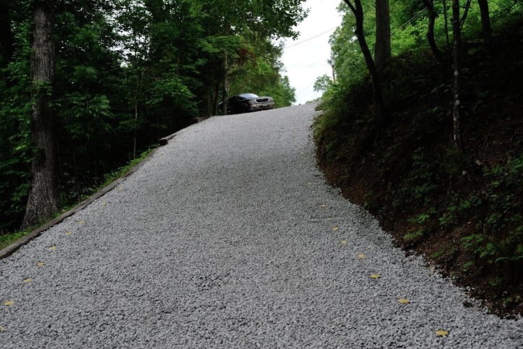 Redesign Your Outside Space: the Advantages of Gravel Driveways