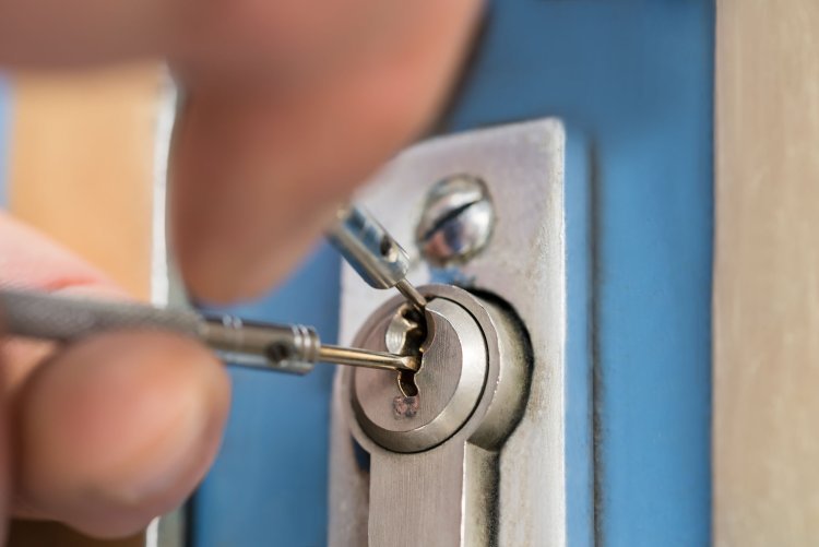 Can Locksmiths Provide Emergency Lockout Services For Businesses?