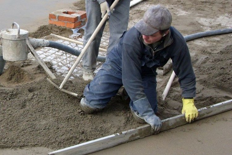 How does CLSM Concrete Enhance Safety and Reduce Downtime on Construction Sites?